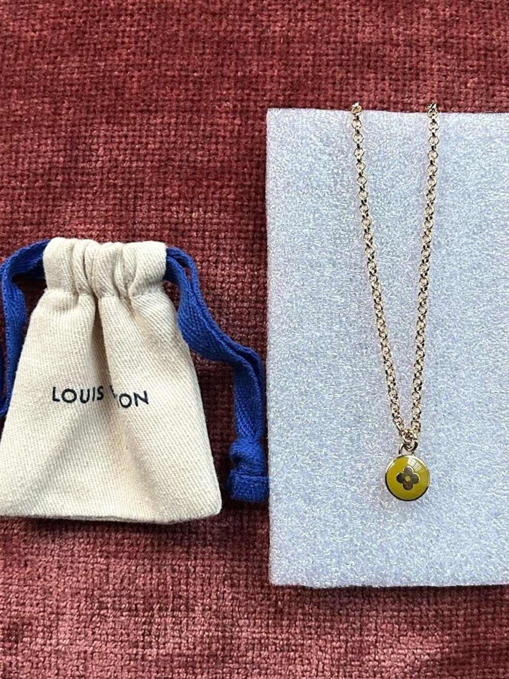 LOUIS VUITTON Pastilles Clover Charm Pendant 18K Gold Chain Necklace Chartreuse